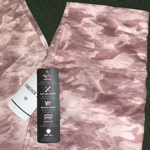 Pink camo workout set - Picture 3 of 3